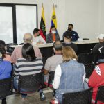 Gremio educativo entrega reconocimiento al director Yunior Clavijo Martínez