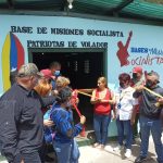 Gremio educativo entrega reconocimiento al director Yunior Clavijo Martínez