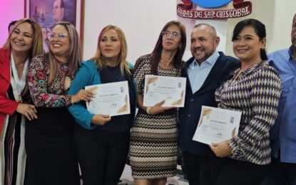 Cargos fijos y ascensos recibieron maestros de las ocho escuelas municipales de San Cristóbal