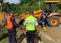 Alcaldía de San Cristóbal trabaja para despejar la vía en Tononó