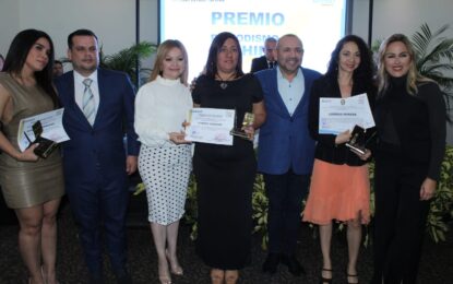 Periodistas tachirenses recibieron galardón y condecoración en honor al Día Nacional del Periodista