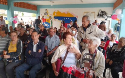 Más de 260 Abuelos y Abuelas de Palo Gordo recibieron jornada integral y combos CLAP