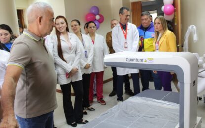 Ministerio de Salud entregó Mamógrafo  y Densitómetro Óseo al área de Ginecología del Hospital Central