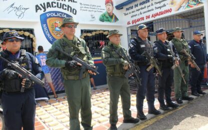 Tres detenidos por transportar 102 envoltorios de sustancias ilícitas