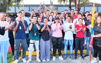 Abanderados jóvenes  que representarán al Táchira en el Cuarto Congreso Nacional de Estudiantes Universitarios