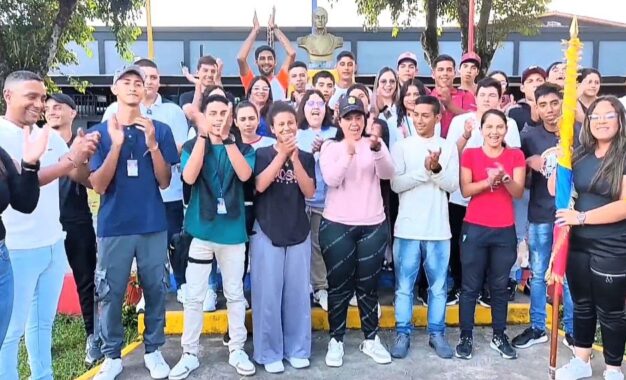 Abanderados jóvenes  que representarán al Táchira en el Cuarto Congreso Nacional de Estudiantes Universitarios