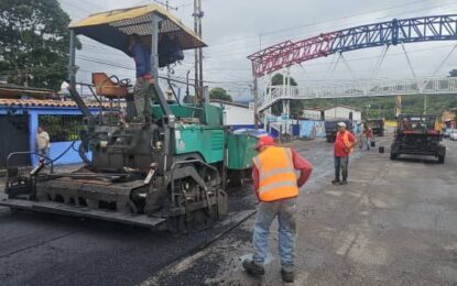 Prolongan por algunas horas más asfaltado en el Puente sobre el Río Caparo