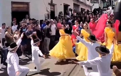 Queniquea se viste de color por actividades carnestolendas