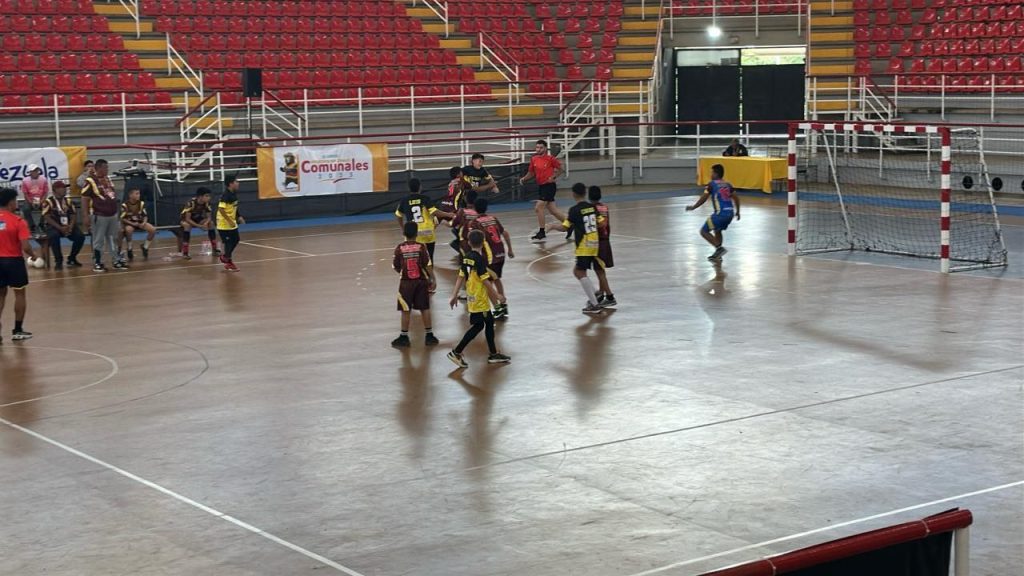 La selección de balonmano del estado Táchira logró una victoria determinante al superar 12-4 a Delta Amacuro en el segundo partido de los terceros Juegos Comunales 2025; ...