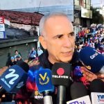 Con un desfile docentes y estudiantes celebran la llegada de las fiestas decembrinas