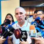 Un centenar de guerrilleros entrega las armas en acuerdo con Petro en Colombia